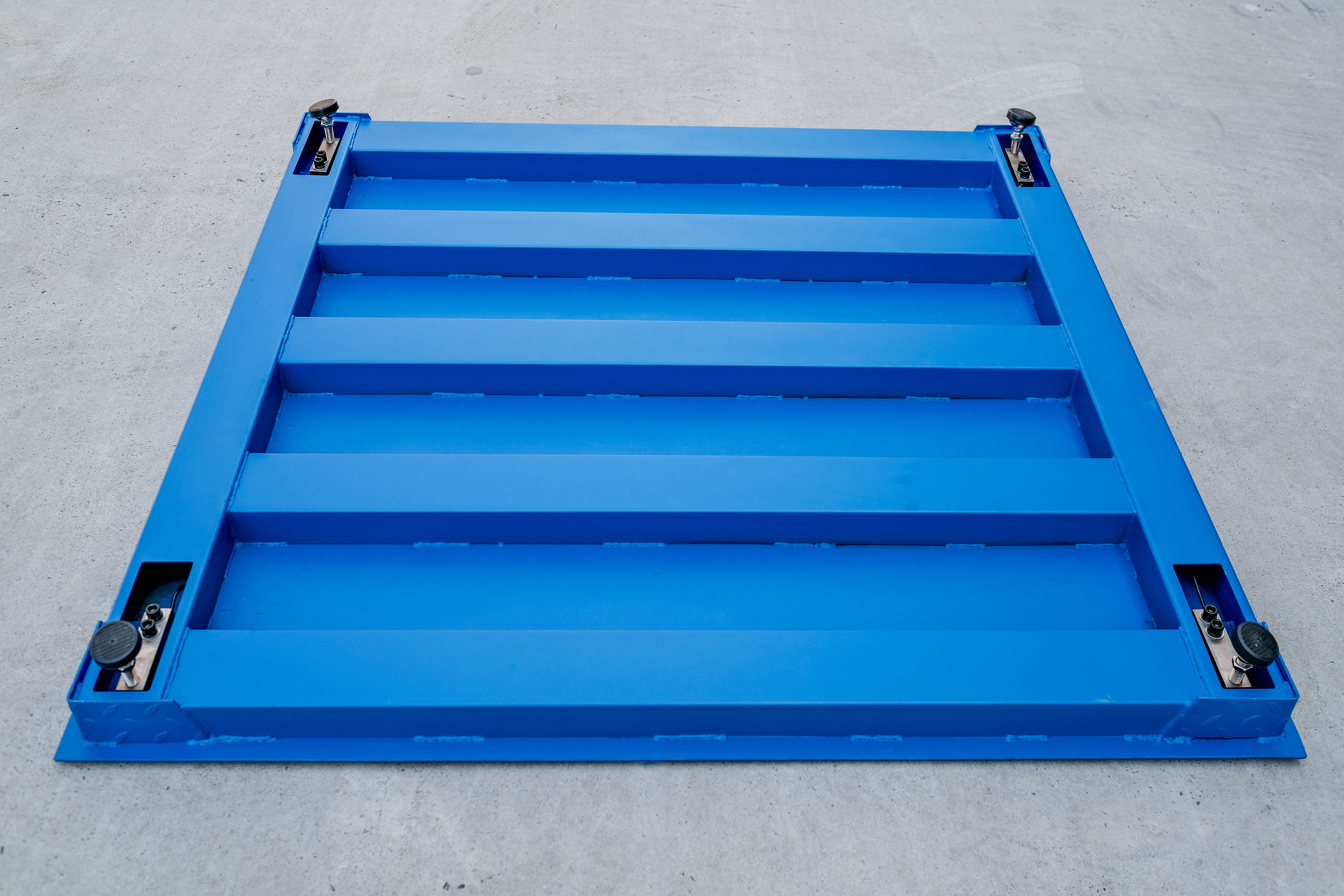 Floor scale